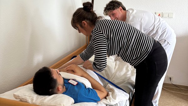 Einschnallen mit dem Rettungstuch